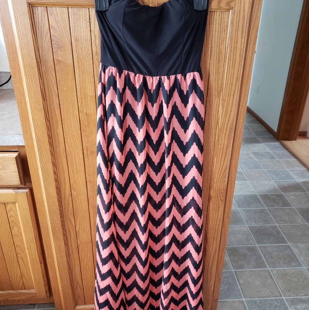 Wet Seal sleeveless Chevron maxi dress size M